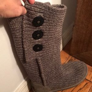 Knitted UGG button boots